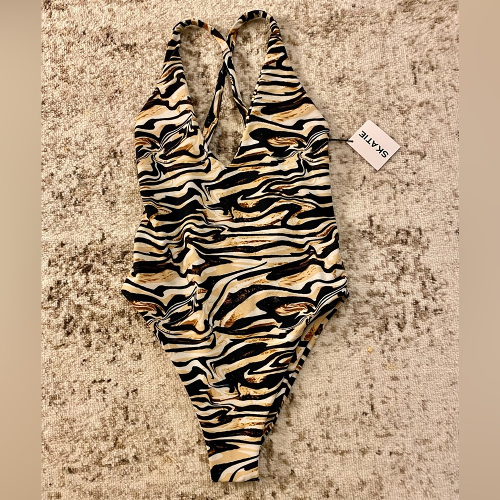Skatie One Piece Zoey x Weho NWOT